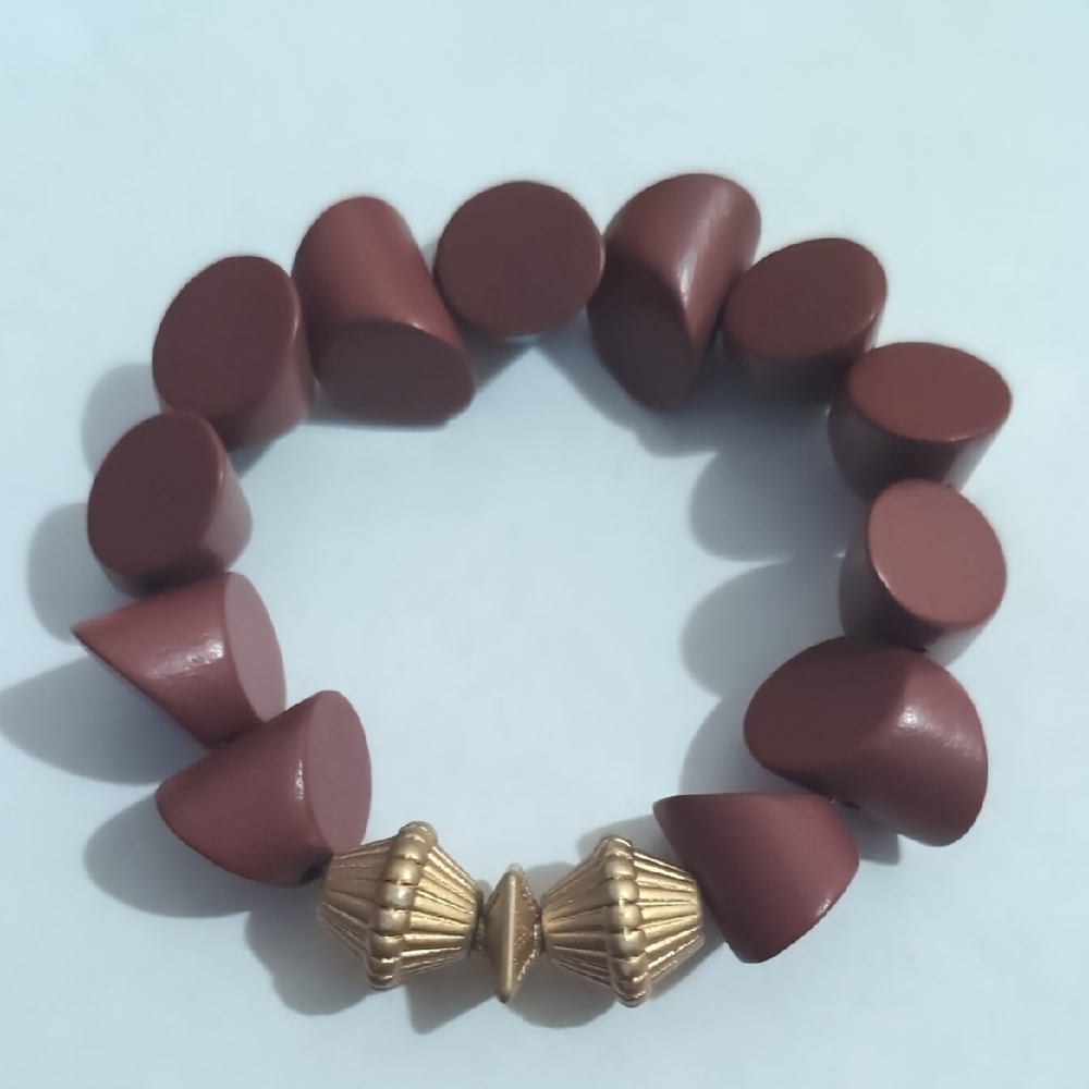 Gold and Brown Wood Bwith Ribbed Accents